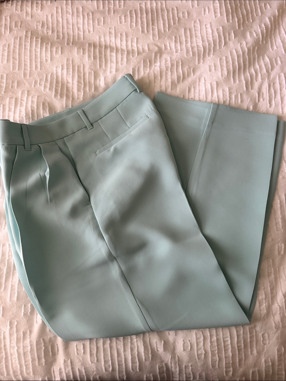 Wide-Leg High-Rise Pants in Light Mint/blue